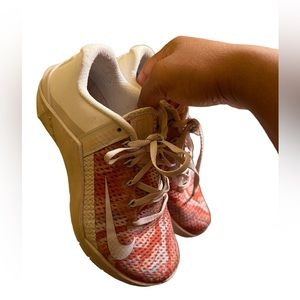 NWB Nike womens metcon 6 desert sand size 7